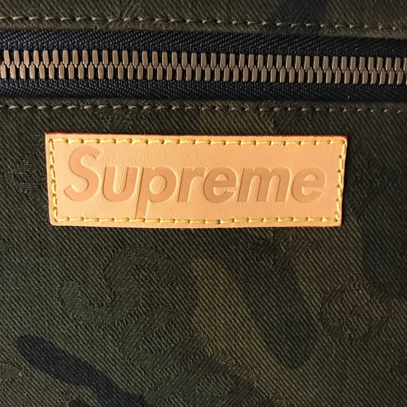 Limited Edition: Louis Vuitton X Supreme Backpack - Picture 4 of 6